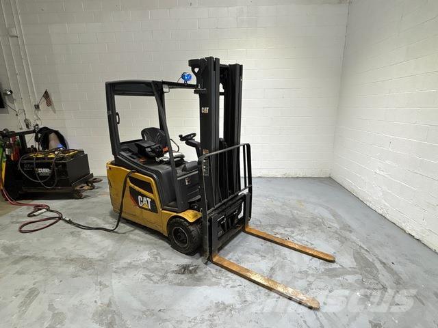 CAT MH 2ET3500 Akumulátorové vozíky