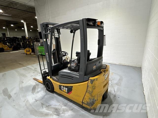 CAT MH 2ET3500 Akumulátorové vozíky