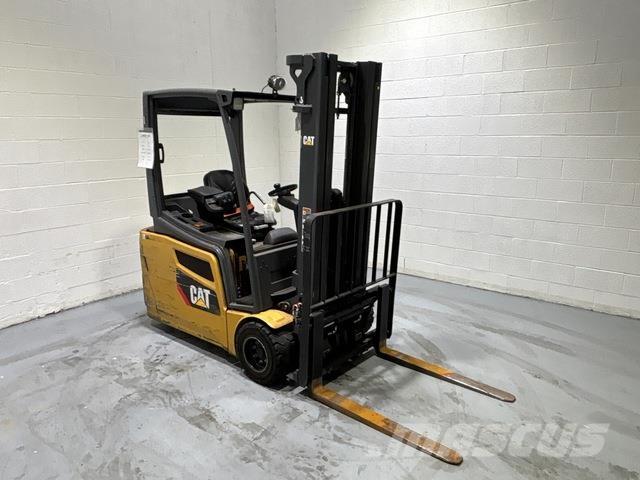 CAT MH 2ET3500 Akumulátorové vozíky