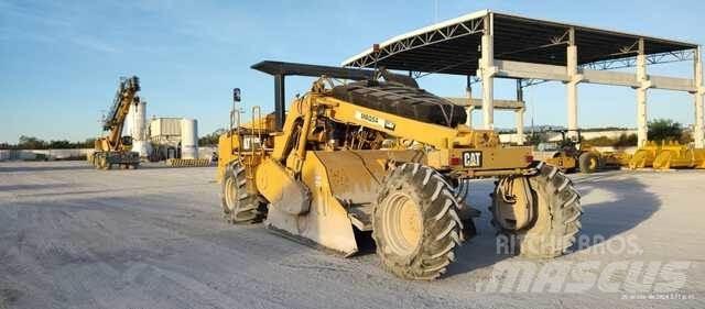 CAT RM300 Pôdne kompaktory