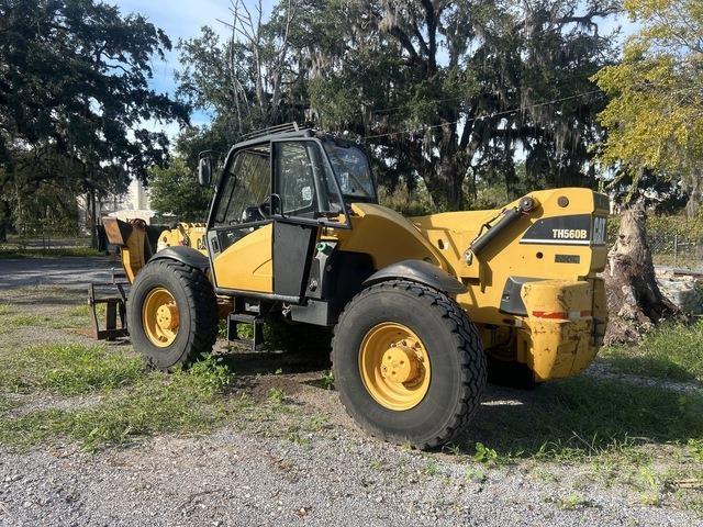 CAT TH560B Teleskopické manipulátory