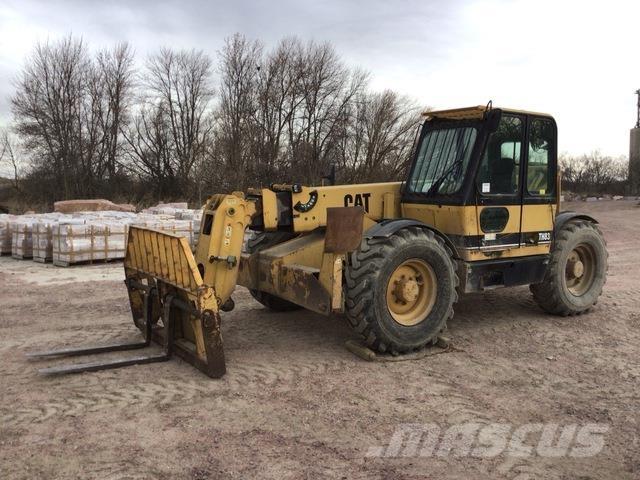 CAT TH83 Teleskopické manipulátory