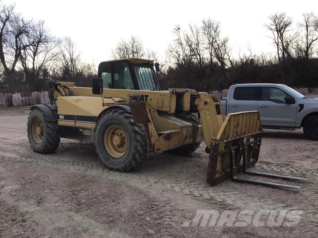 CAT TH83 Teleskopické manipulátory