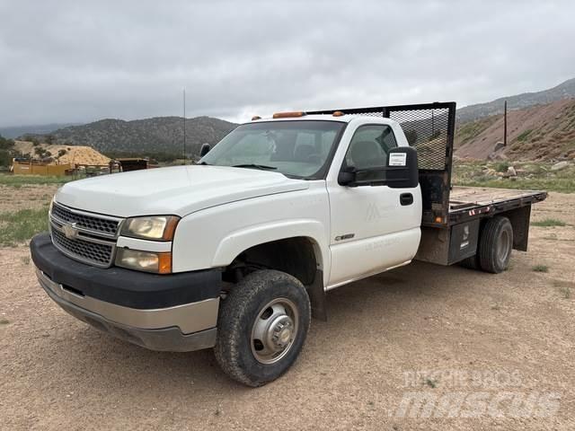 Chevrolet 3500 Plošinové nákladné automobily/nákladné automobily so sklápacími bočnicami