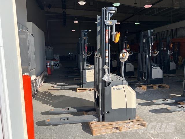 Crown ES 4000 Samohybné vozíky