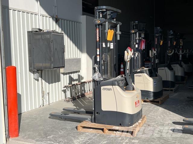 Crown ES 4000 Samohybné vozíky