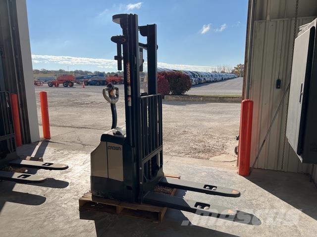 Crown ES 4000 Samohybné vozíky