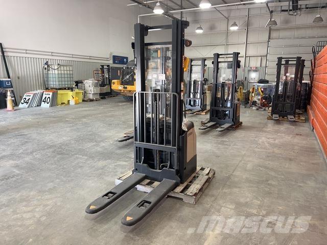 Crown ES 4000 Samohybné vozíky