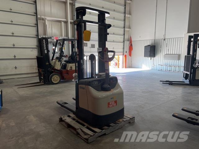 Crown ES 4000 Samohybné vozíky