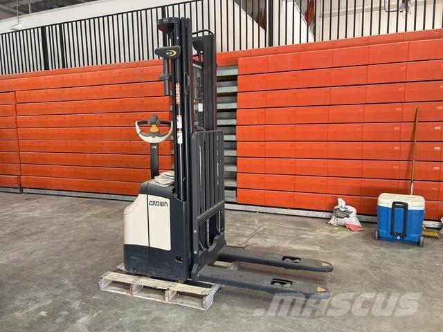 Crown ES 4000 Samohybné vozíky