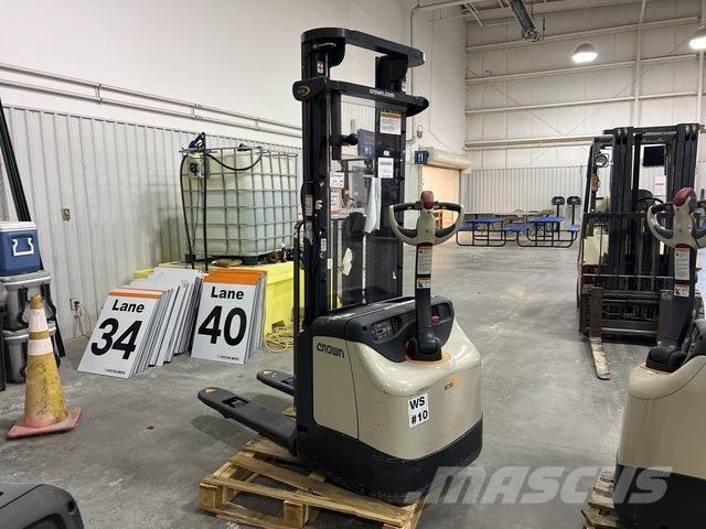 Crown ES 4000 Samohybné vozíky