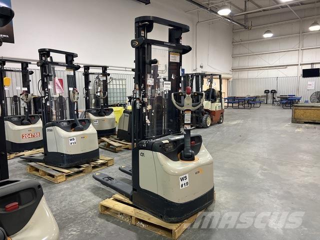 Crown ES 4000 Samohybné vozíky