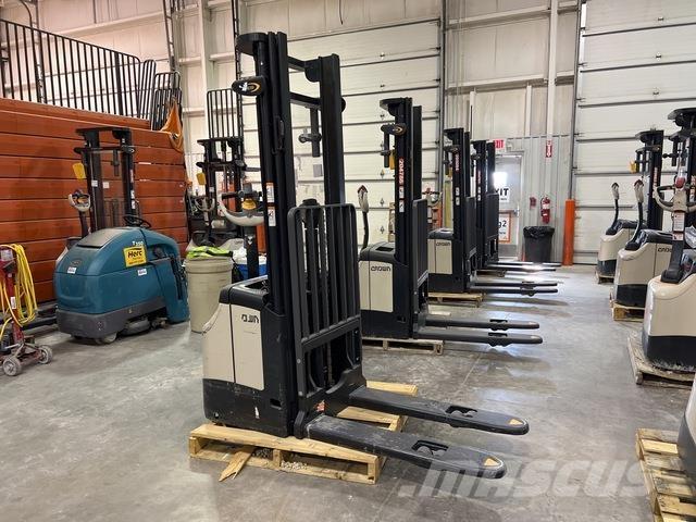 Crown ES 4000 Samohybné vozíky