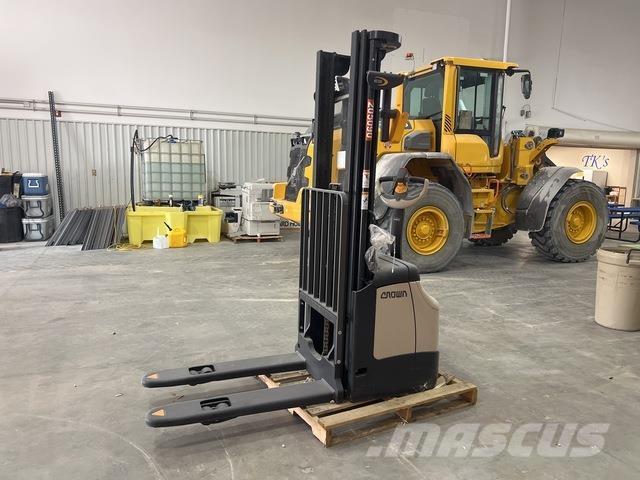 Crown ES 4000 Samohybné vozíky