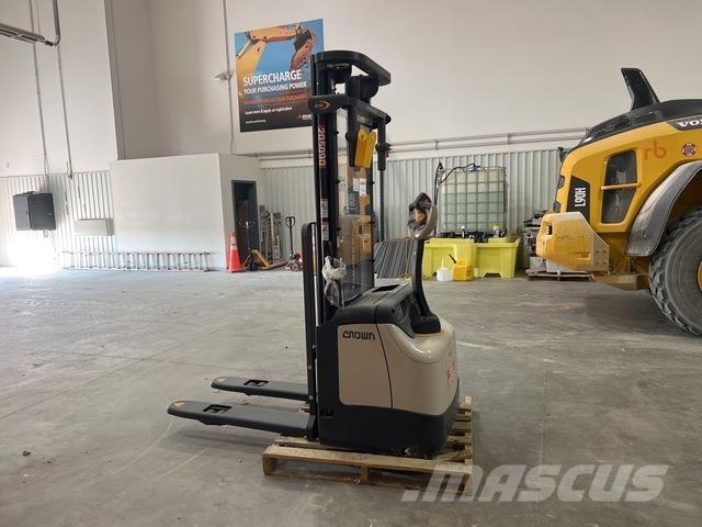 Crown ES 4000 Samohybné vozíky