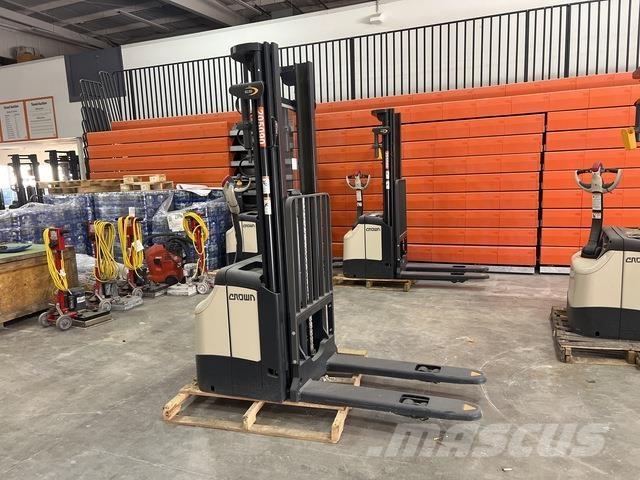 Crown ES 4000 Samohybné vozíky