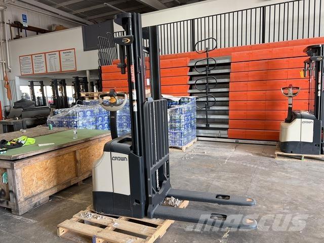 Crown ES 4000 Samohybné vozíky