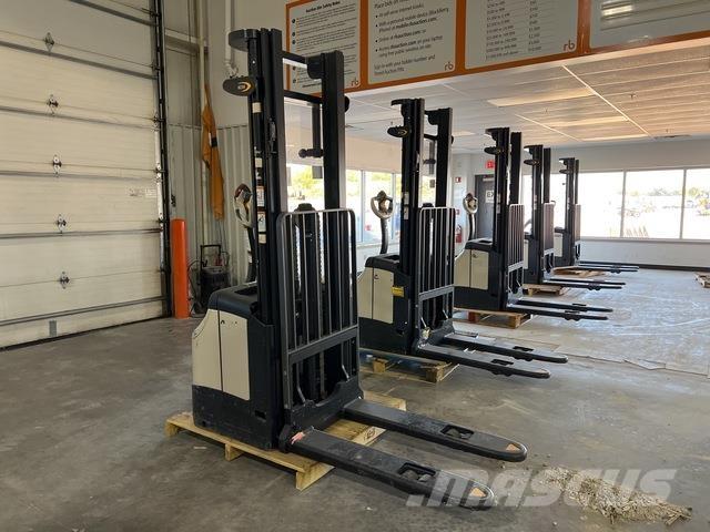 Crown ES 4000 Samohybné vozíky