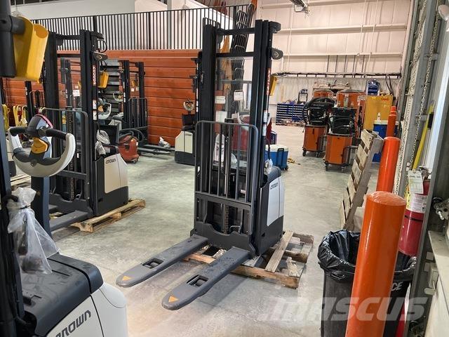 Crown ES 4000 Samohybné vozíky