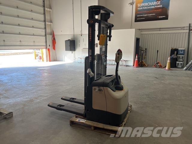 Crown ES 4000 Samohybné vozíky