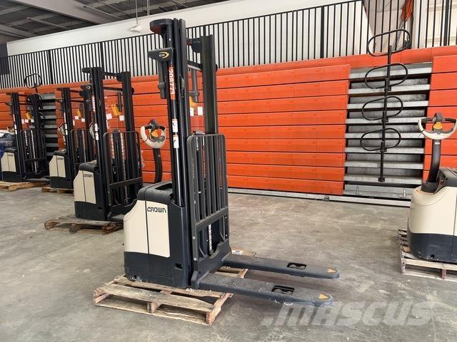 Crown ES 4000 Samohybné vozíky