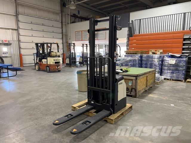 Crown ES 4000 Samohybné vozíky