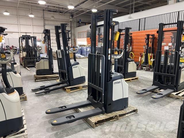 Crown ES 4000 Samohybné vozíky