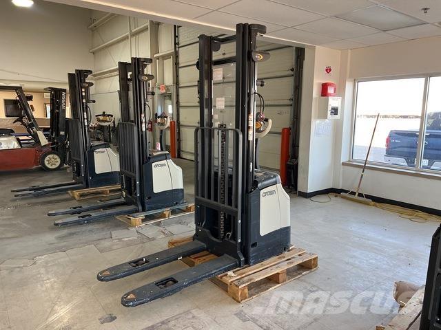 Crown ES 4000 Samohybné vozíky