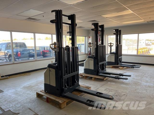 Crown ES 4000 Samohybné vozíky