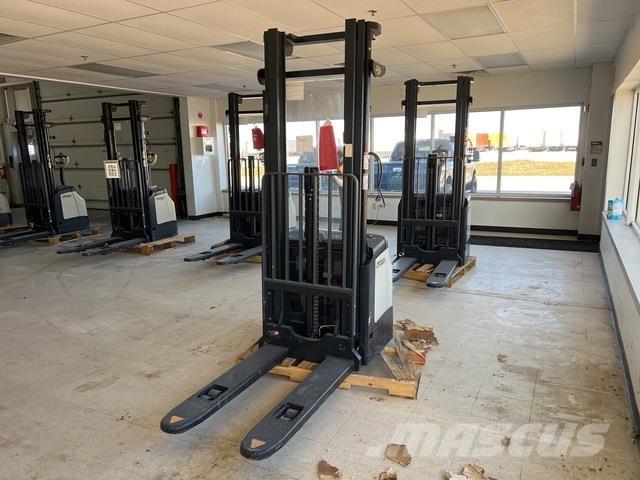 Crown ES 4000 Samohybné vozíky