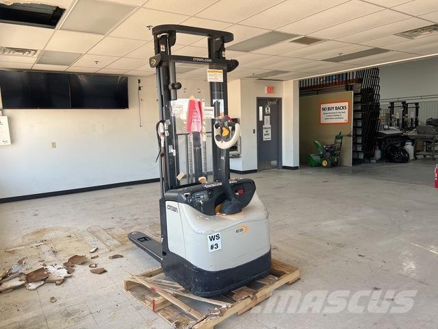 Crown ES 4000 Samohybné vozíky