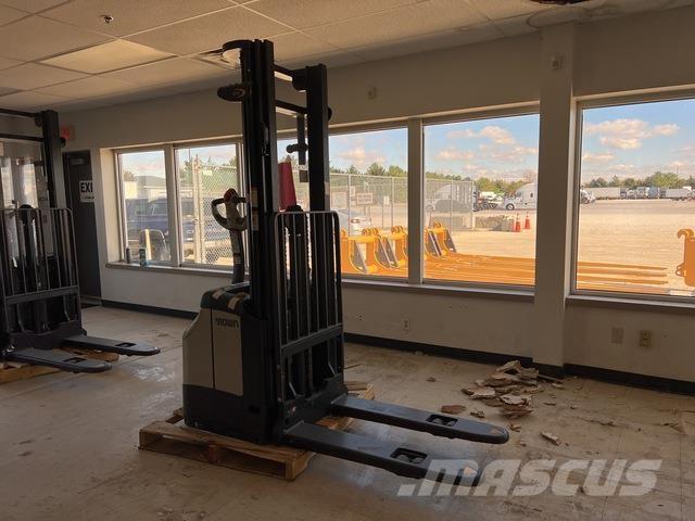 Crown ES 4000 Samohybné vozíky