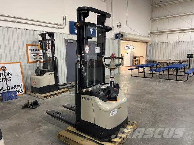 Crown ES 4000 Samohybné vozíky