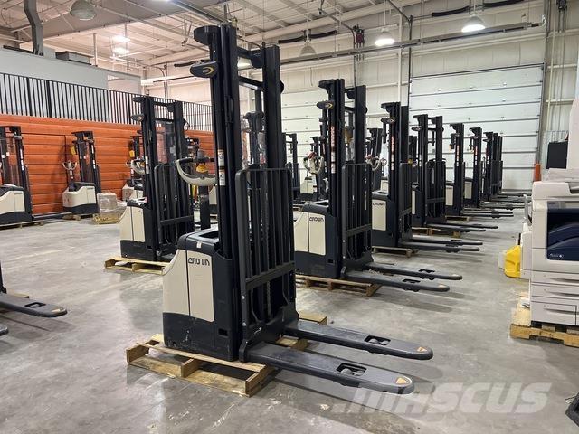 Crown ES 4000 Samohybné vozíky