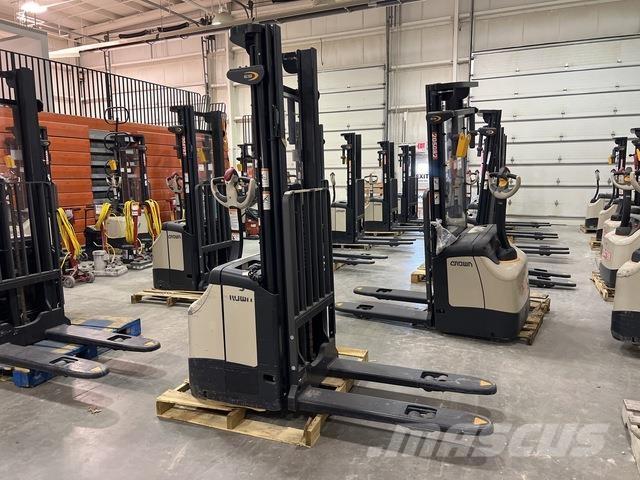 Crown ES 4000 Samohybné vozíky