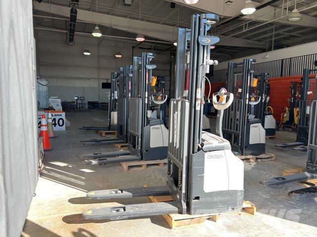 Crown ES 4000 Samohybné vozíky