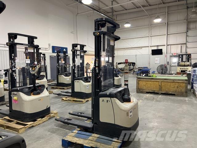 Crown ES 4000 Samohybné vozíky