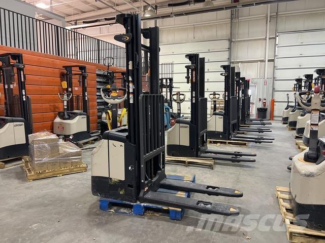 Crown ES 4000 Samohybné vozíky