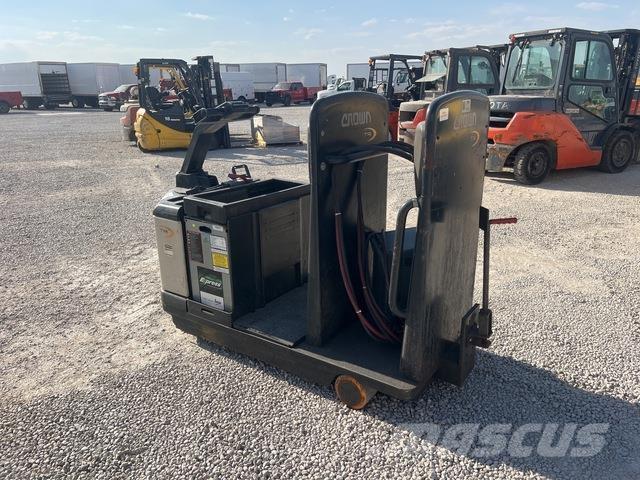 Crown TR4500 Vlečné vozíky