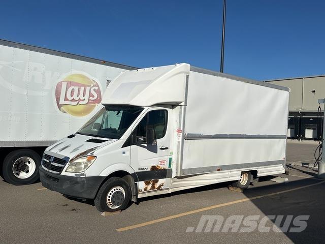 Dodge 3500 Skriňová nadstavba