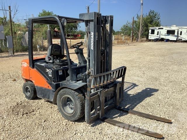 Doosan D30S-7 Iné