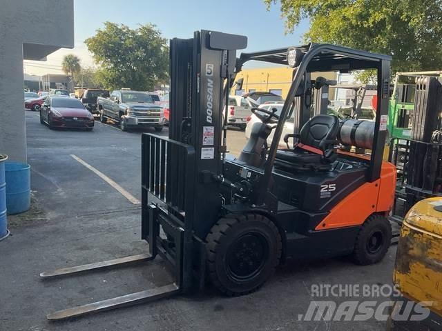 Doosan G25E-7 Stavebníctvo - ostatné