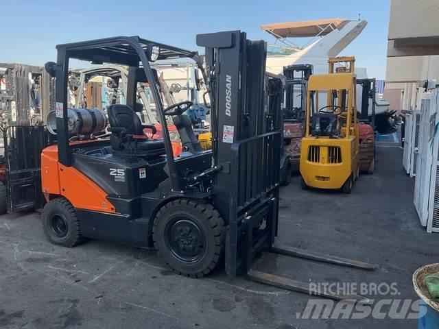 Doosan G25E-7 Stavebníctvo - ostatné