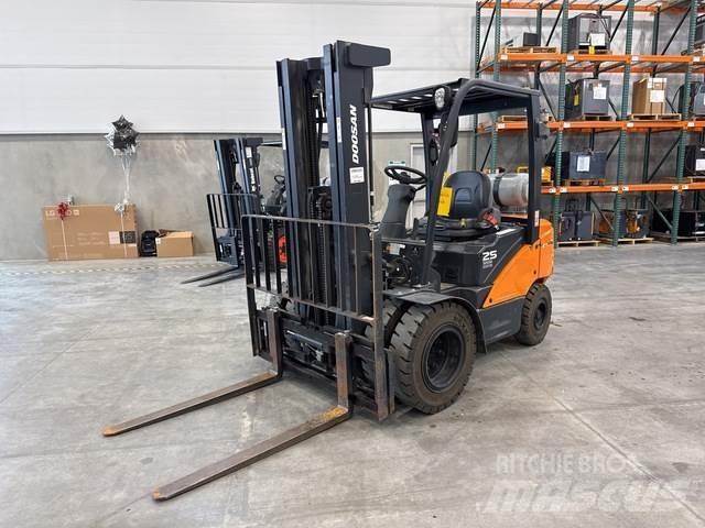 Doosan G25N-7 Stavebníctvo - ostatné