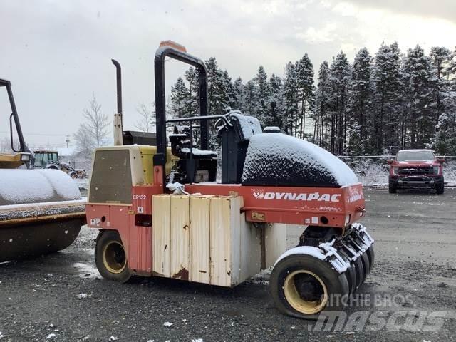 Dynapac CP132 Pneumatikové valce