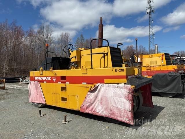 Dynapac CP221 Pneumatikové valce