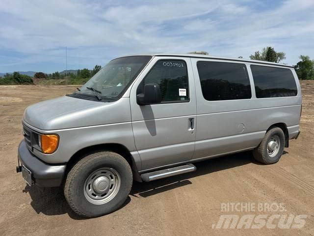 Ford E-150 Automobily
