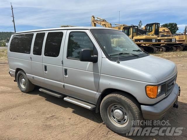 Ford E-150 Automobily