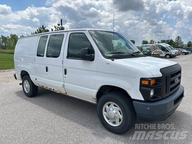 Ford E-250 Dodávky