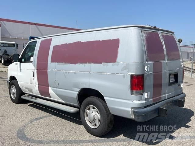 Ford E-250 Dodávky